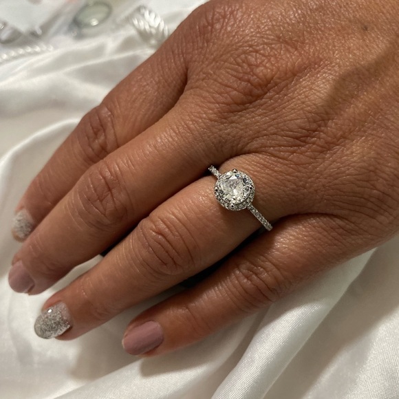 Oval Brilliant  Lab Created Diamond Halo Engagement Ring Size 7 Silver 9… - Picture 6 of 7